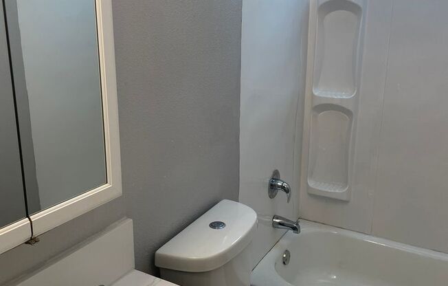 2 beds, 1 bath, 800 sqft, $1,350, Unit 431-01-19