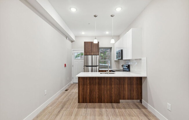 1333 E SNYDER AVE