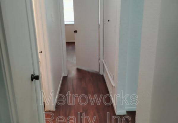 105 PINE MDW DR