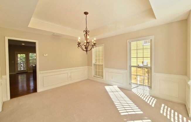 5 beds, 3 baths, $2,695