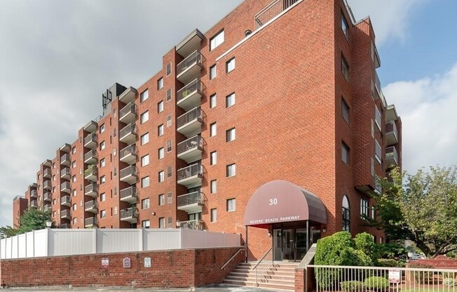 3 beds, 2 baths, 1,644 sqft, $3,800, Unit 711