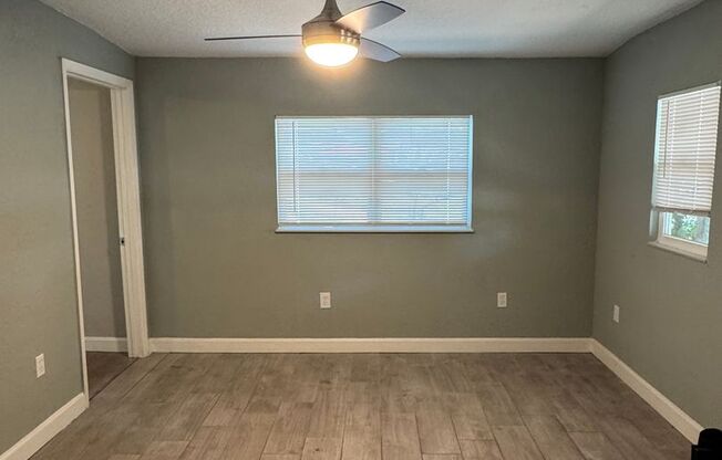 2 bedroom 1 bath in Saint Cloud off 192 and Indiana