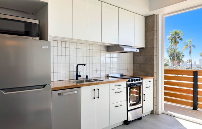 Studio, 1 bath, 285 sqft, $2,120, Unit 201