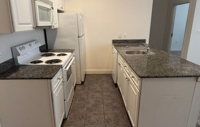 Large 2 Bed/1 Bath Apartment in The Victory Building