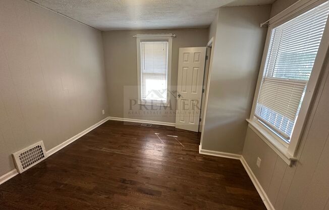 3 bedroom / 1 bath home for rent -5519 Lydia KC MO- rent 1050 - FALL MOVE IN SPECIAL $200 OFF FIRST MONTH