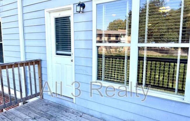 2145 HOLLYWOOD DR NW