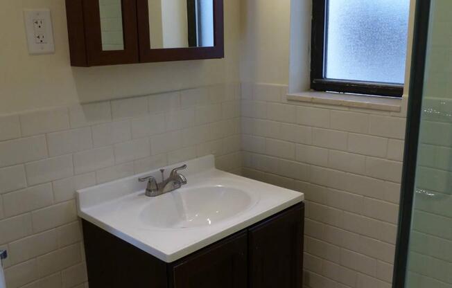 1 bed, 1 bath, $3,500, Unit 5E