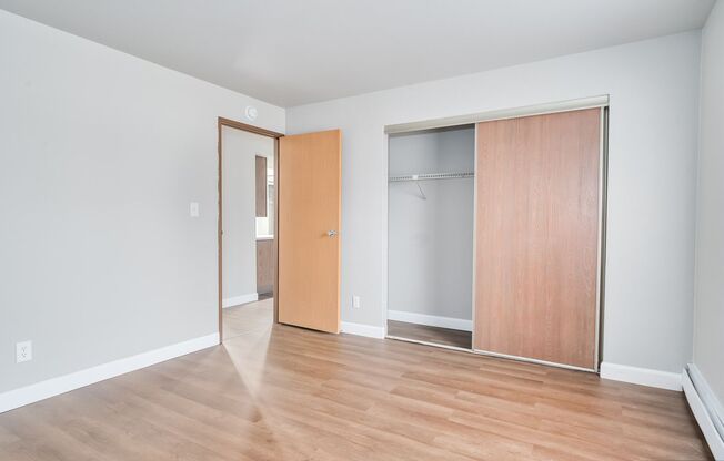 2 beds, 1 bath, 850 sqft, $1,399, Unit F208