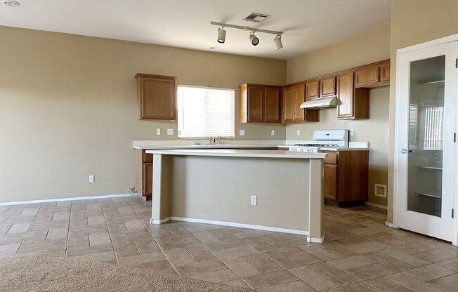 3bd/2bath 1-story home!