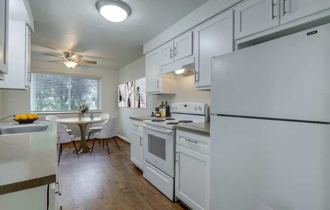 Towncenter Apartments Kitchen, Dining