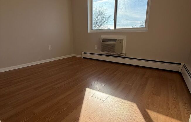 2 beds, 1 bath, 800 sqft, $1,925, Unit 148-20