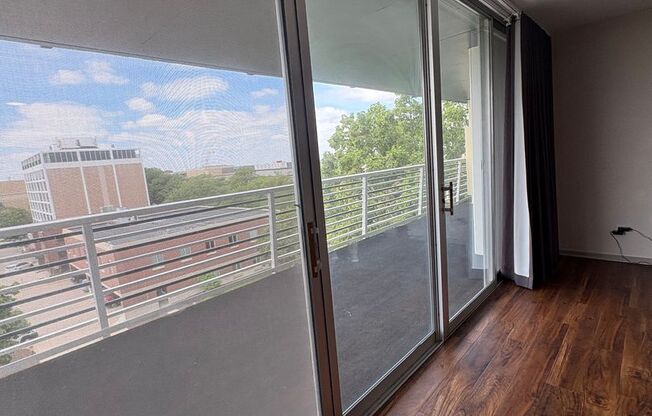 1 bed, 1 bath, 679 sqft, $1,650, Unit 607