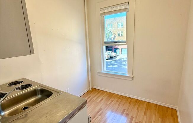 Studio, 1 bath, 116 sqft, $780, Unit 205