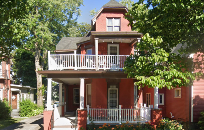 52 Rowley St