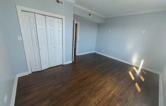 3 beds, 1 bath, $1,500, Unit 5520-3