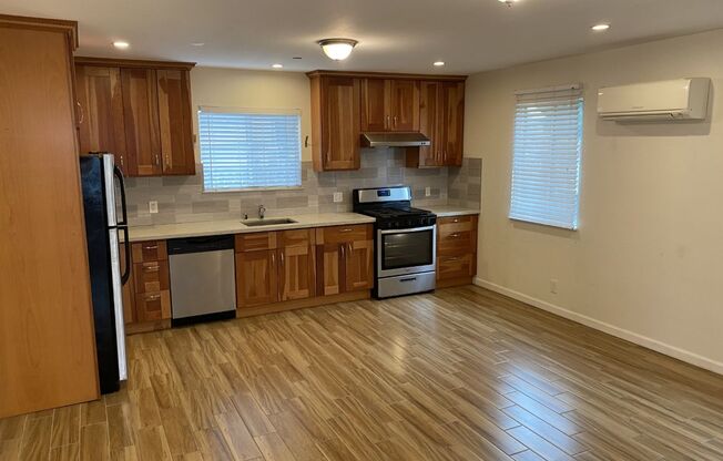 Cozy 1 Bedroom, 1 Bath Gem