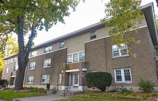 2114 E Woodstock