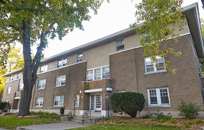 2114 E Woodstock