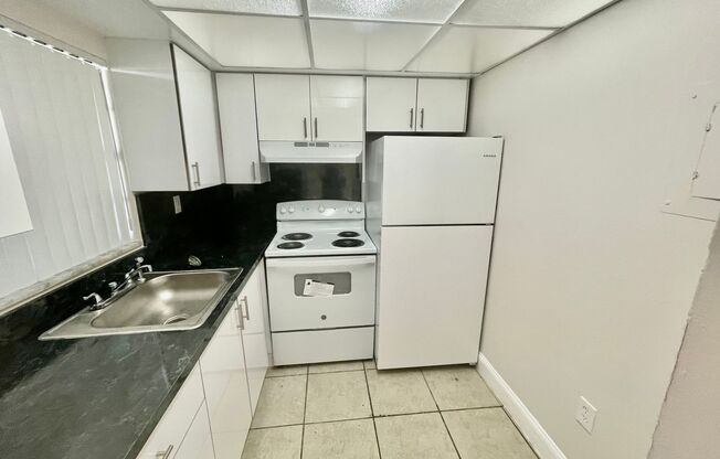 2b1b Apartment -Now Available- Located in San Souci/ North Miami *Great Location*