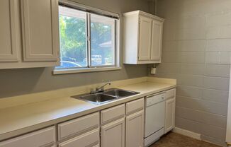 2233 W Oak