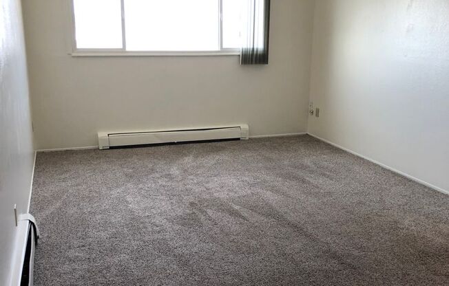2 beds, 1 bath, 796 sqft, $1,150, Unit 127