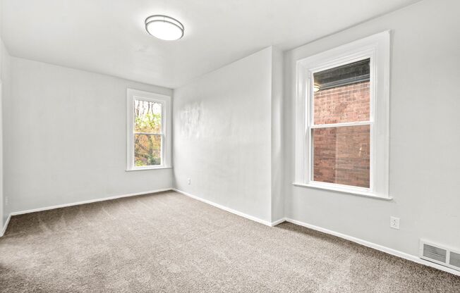 1 bed, 1 bath, 800 sqft, $1,049, Unit 5554 Avondale Pl Unit #4