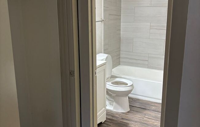 3 beds, 2 baths, $1,250, Unit D209