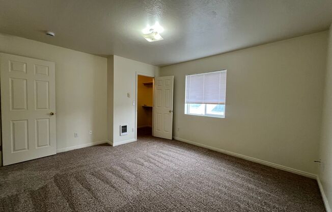 2 beds, 1 bath, $1,050, Unit 210 W Chubbuck # 12