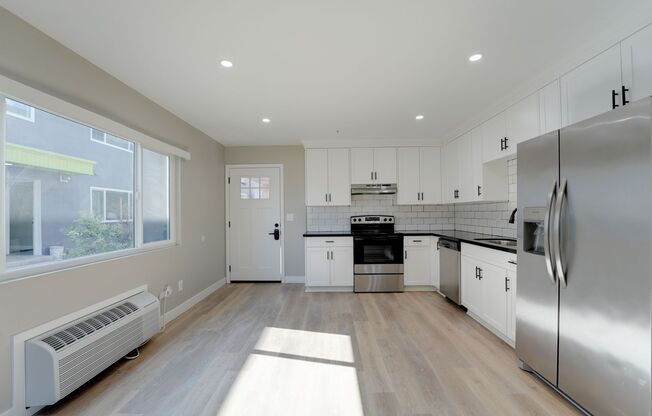 3 beds, 3 baths, 1,070 sqft, $4,095, Unit 101