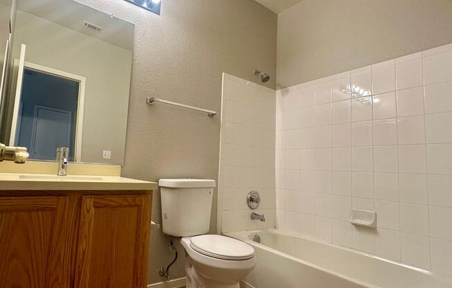 2 beds, 2 baths, $1,650, Unit UNIT 2011