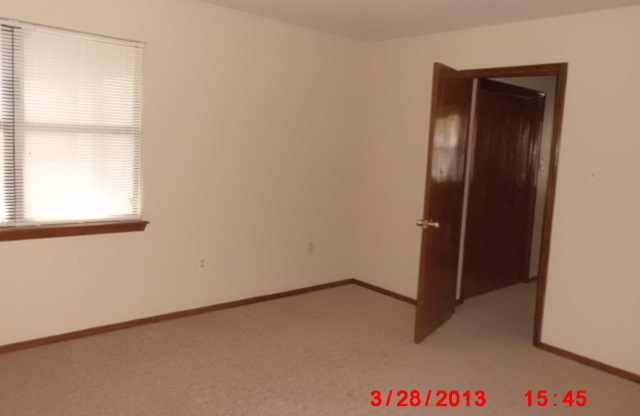 2 beds, 1 bath, $695, Unit # 4