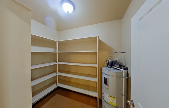 3 beds, 2 baths, 967 sqft, $2,400, Unit 302