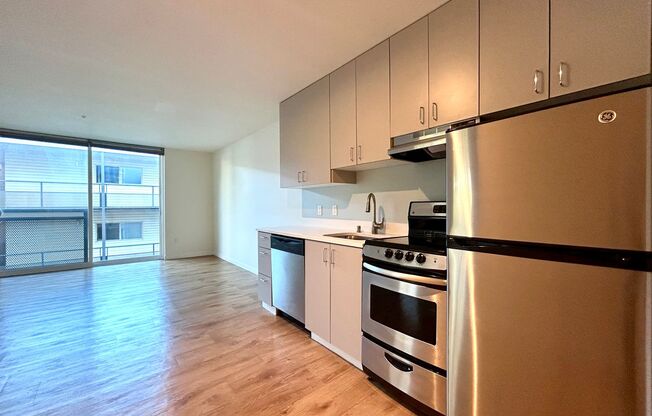 2 beds, 1 bath, 633 sqft, $2,095, Unit 205