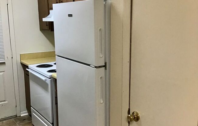 2 beds, 2 baths, 995 sqft, $800, Unit 14
