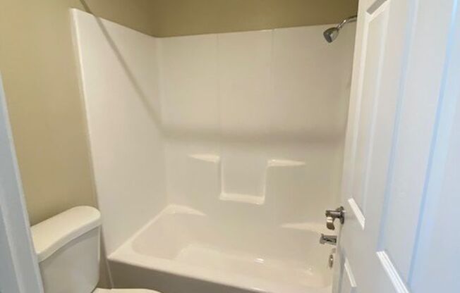 2 beds, 2 baths, 900 sqft, $1,995, Unit 106