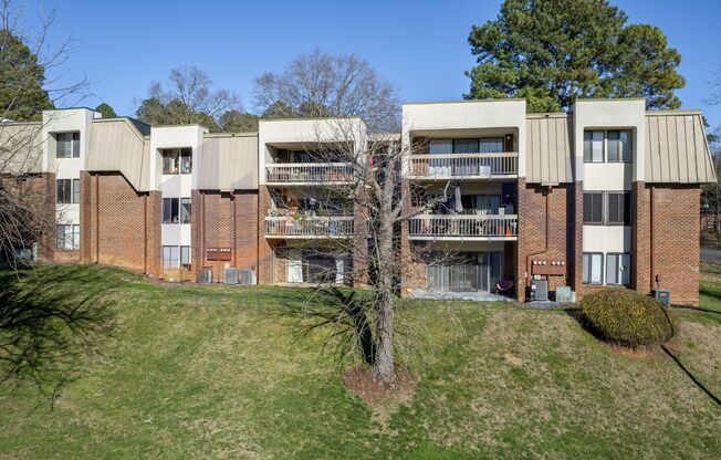 Charming 2-Bedroom Condo for Rent in Chapel Hill, NC | 104-F Bolinwood Condominiums