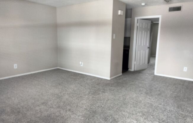 1 bed, 1 bath, 710 sqft, $875, Unit 04HP