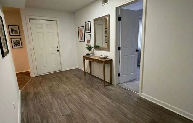 2 beds, 1 bath, 945 sqft, $1,435, Unit 6893-105