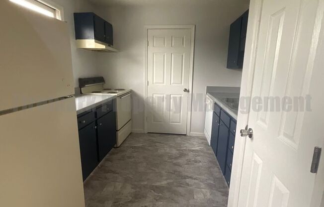 2 beds, 1 bath, 900 sqft, $875, Unit 8