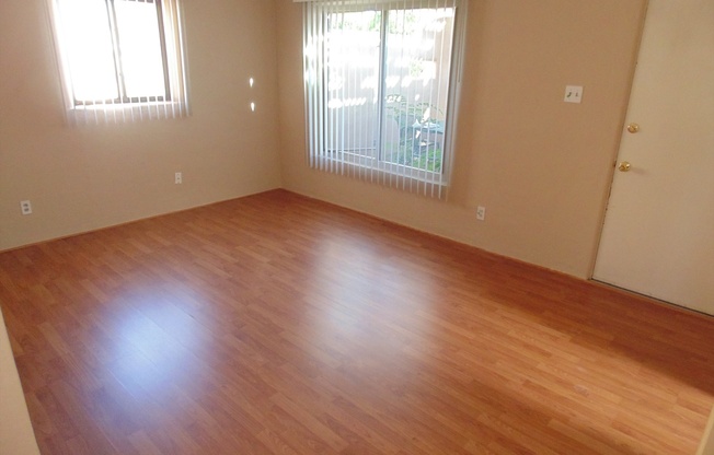 2 beds, 1 bath, $1,550