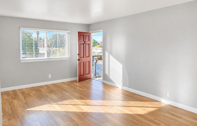 2 beds, 1 bath, 817 sqft, $3,400, Unit Unit 10