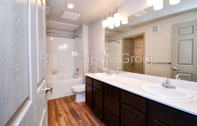 2 beds, 2 baths, 985 sqft, $1,300, Unit 2304 B1