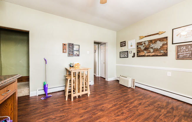 2 beds, 1.5 baths, $1,225, Unit South Side Slopes