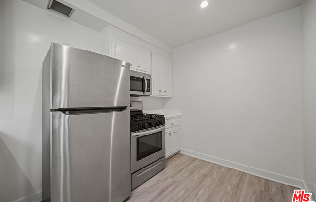 1 bed, 1 bath, 1,000 sqft, $2,895, Unit 17