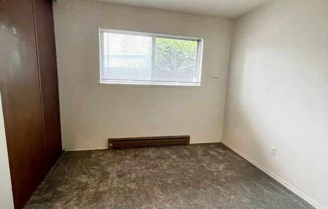 Updated 3 Bedroom, 1 Bath Apt in 4-Plex - Inner NE Portland