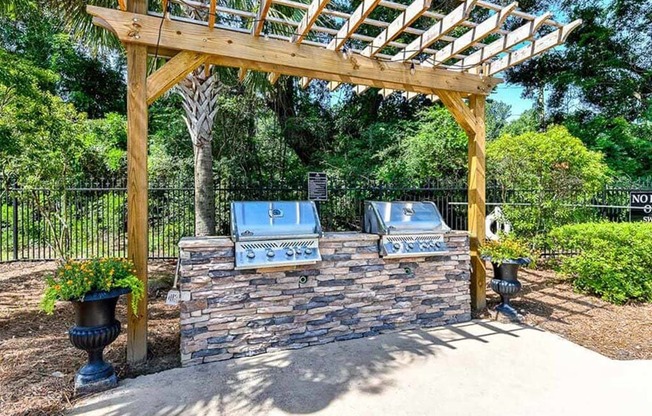 entertain guests or enjoy time spent with family and friends? Utilize the Picnic and Grilling Areasat Legends at Charleston Park Apartments, North Charleston, SC, 29420