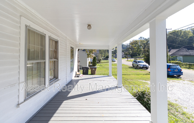 221 Hawthorne Ave - 1