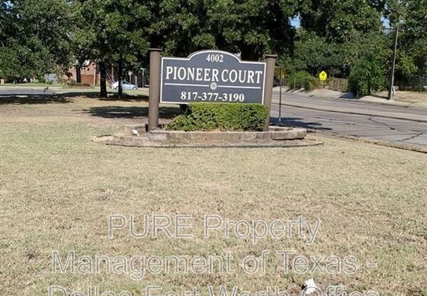 4004 W PIONEER DR