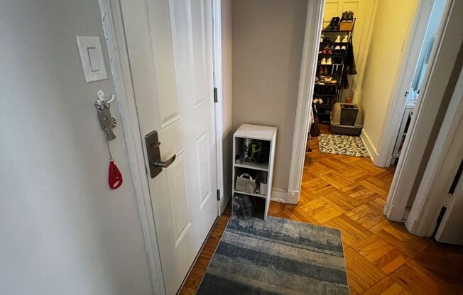 1 bed, 1 bath, $2,000, Unit 902