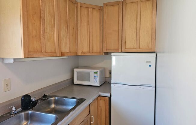 Lancer Apartments: Leasing Specials! Beautiful Mid-Century Units in West Seattle